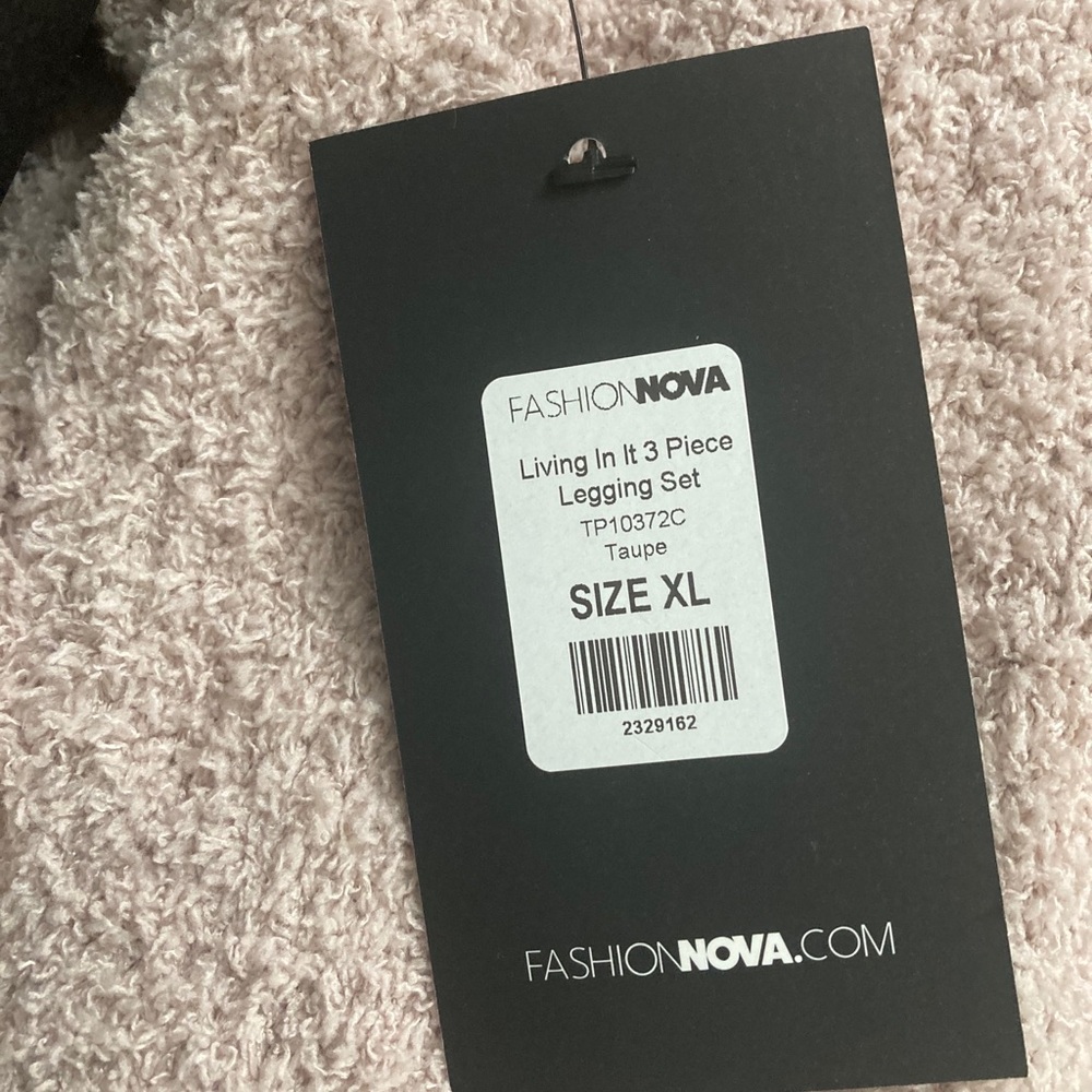 Fashion Nova Living in it 3 piece legging set